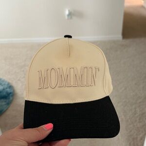 Cream and Black 'MOMMIN' Embroidered Baseball Cap